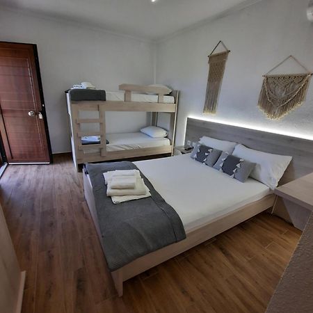 Bungalows Anestis โตโรนี ภายนอก รูปภาพ