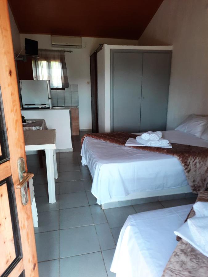 Bungalows Anestis โตโรนี ภายนอก รูปภาพ