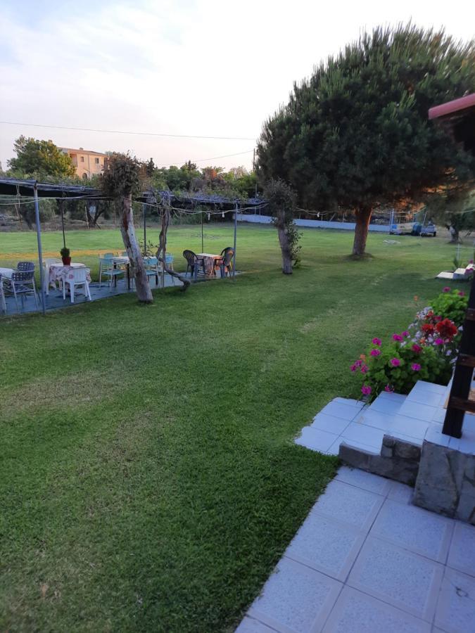 Bungalows Anestis โตโรนี ภายนอก รูปภาพ