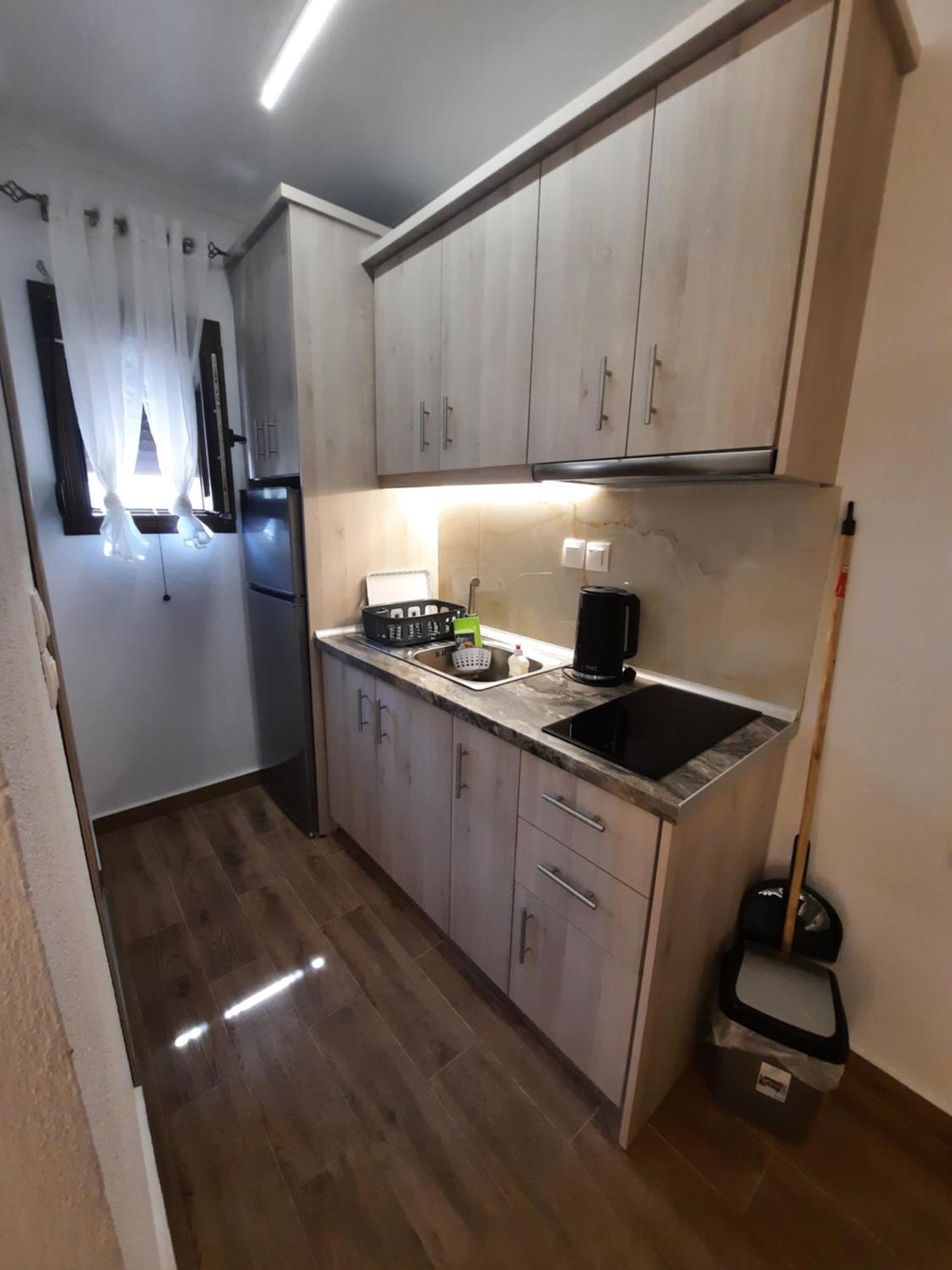 Bungalows Anestis โตโรนี ภายนอก รูปภาพ